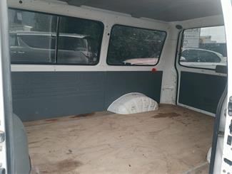 2010 Mitsubishi L300 - Thumbnail