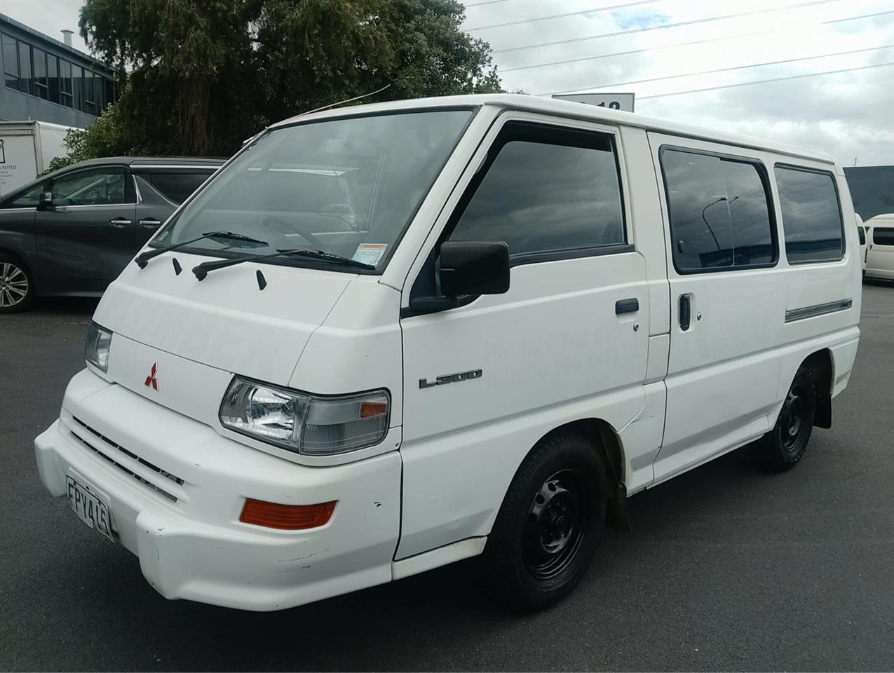 2010 Mitsubishi L300
