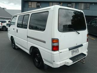 2010 Mitsubishi L300 - Thumbnail