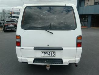 2010 Mitsubishi L300 - Thumbnail