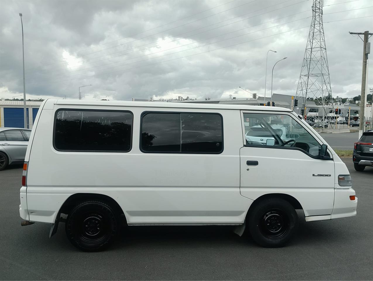 2010 Mitsubishi L300