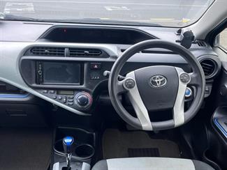 2013 Toyota Aqua - Thumbnail