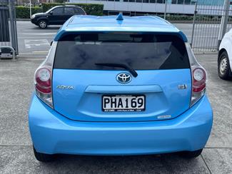2013 Toyota Aqua - Thumbnail