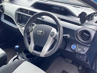 2013 Toyota Aqua - Thumbnail