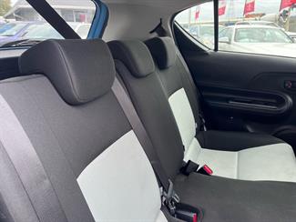 2013 Toyota Aqua - Thumbnail
