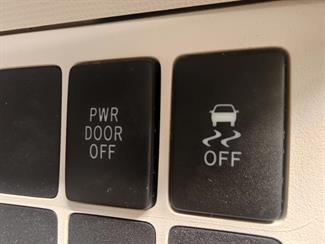 2013 Toyota Spade - Thumbnail