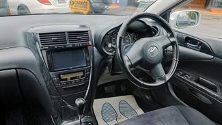 2004 Toyota Caldina - Thumbnail