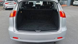 2004 Toyota Caldina - Thumbnail