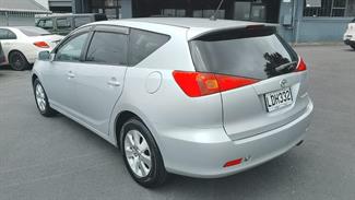 2004 Toyota Caldina - Thumbnail