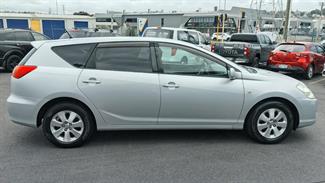 2004 Toyota Caldina - Thumbnail