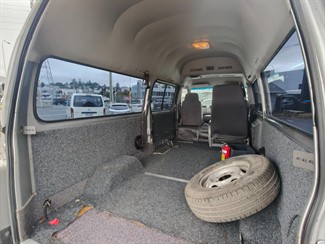 2004 Nissan Caravan - Thumbnail