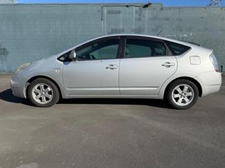2006 Toyota Prius - Thumbnail