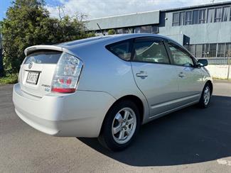 2006 Toyota Prius - Thumbnail