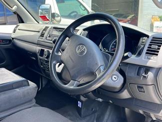 2011 Toyota Hiace - Thumbnail