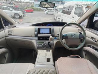 2010 Toyota Estima - Thumbnail