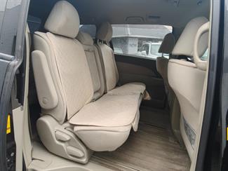 2010 Toyota Estima - Thumbnail