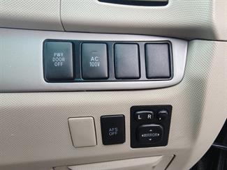 2010 Toyota Estima - Thumbnail