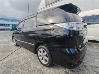 2010 Toyota Estima - Thumbnail