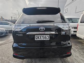 2010 Toyota Estima - Thumbnail