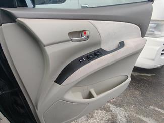 2010 Toyota Estima - Thumbnail