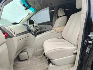 2010 Toyota Estima - Thumbnail