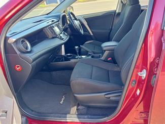 2018 Toyota RAV4 - Thumbnail