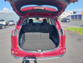 2018 Toyota RAV4 - Thumbnail