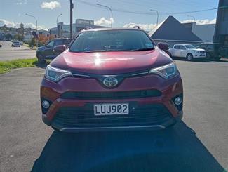 2018 Toyota RAV4 - Thumbnail