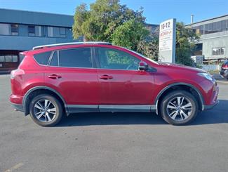 2018 Toyota RAV4 - Thumbnail