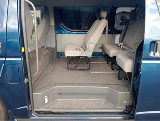 2005 Toyota Hiace - Thumbnail