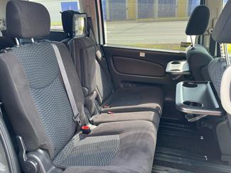 2015 Nissan Serena - Thumbnail