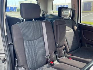 2015 Nissan Serena - Thumbnail