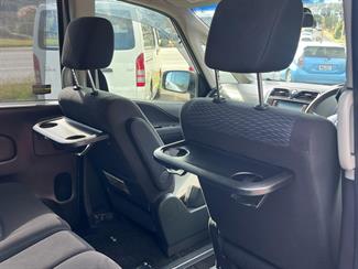 2015 Nissan Serena - Thumbnail