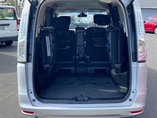 2015 Nissan Serena - Thumbnail