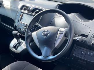 2015 Nissan Serena - Thumbnail