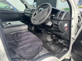 2014 Toyota Hiace - Thumbnail