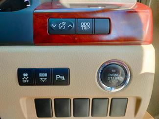 2011 Toyota Alphard - Thumbnail