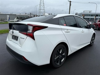 2020 Toyota Prius - Thumbnail
