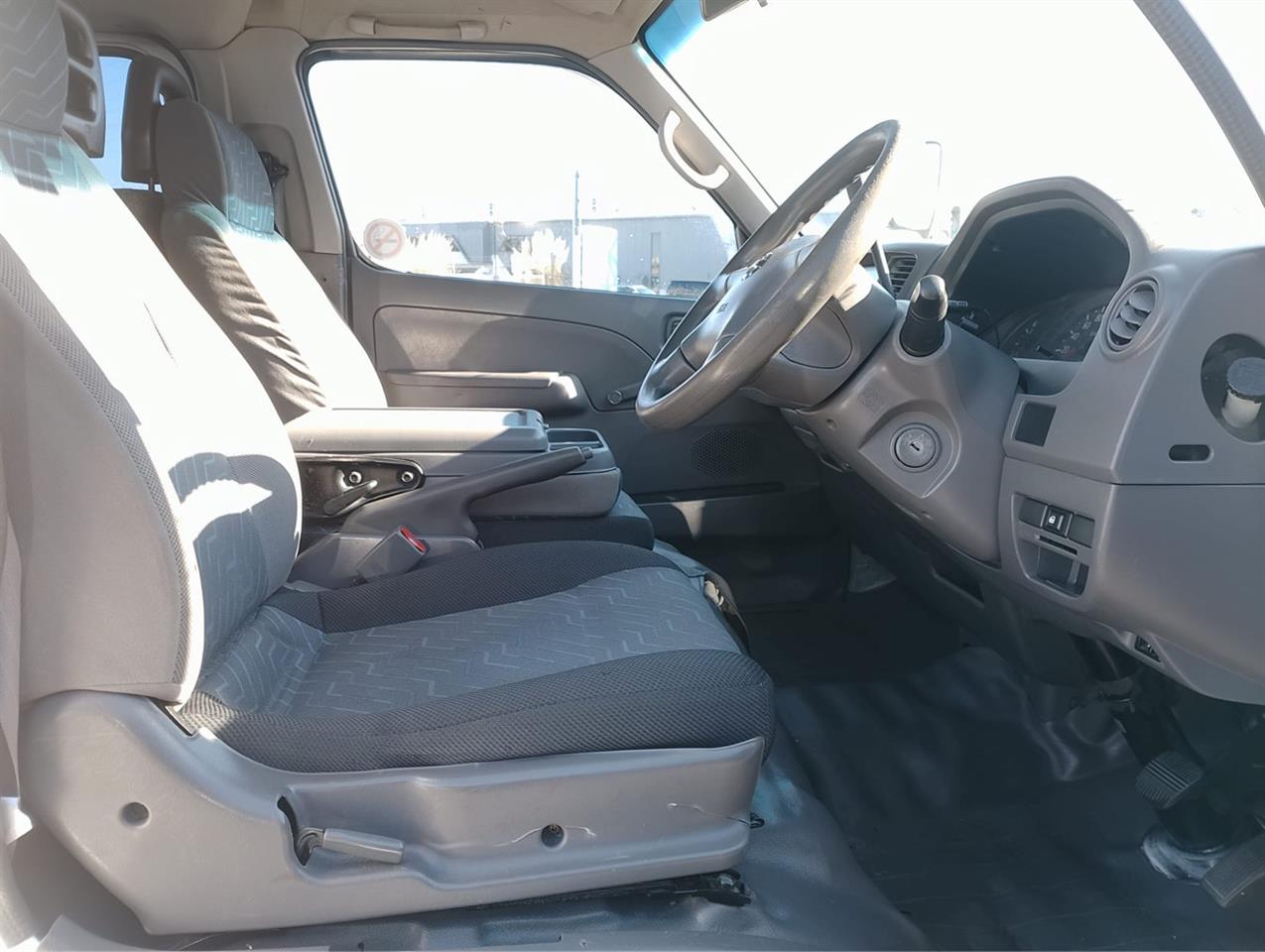 2005 Nissan Caravan