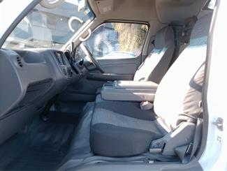 2005 Nissan Caravan - Thumbnail