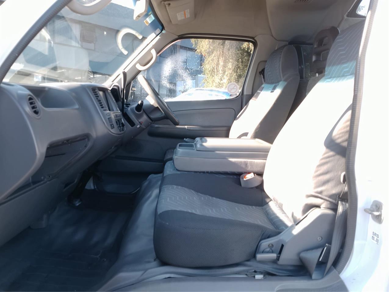 2005 Nissan Caravan