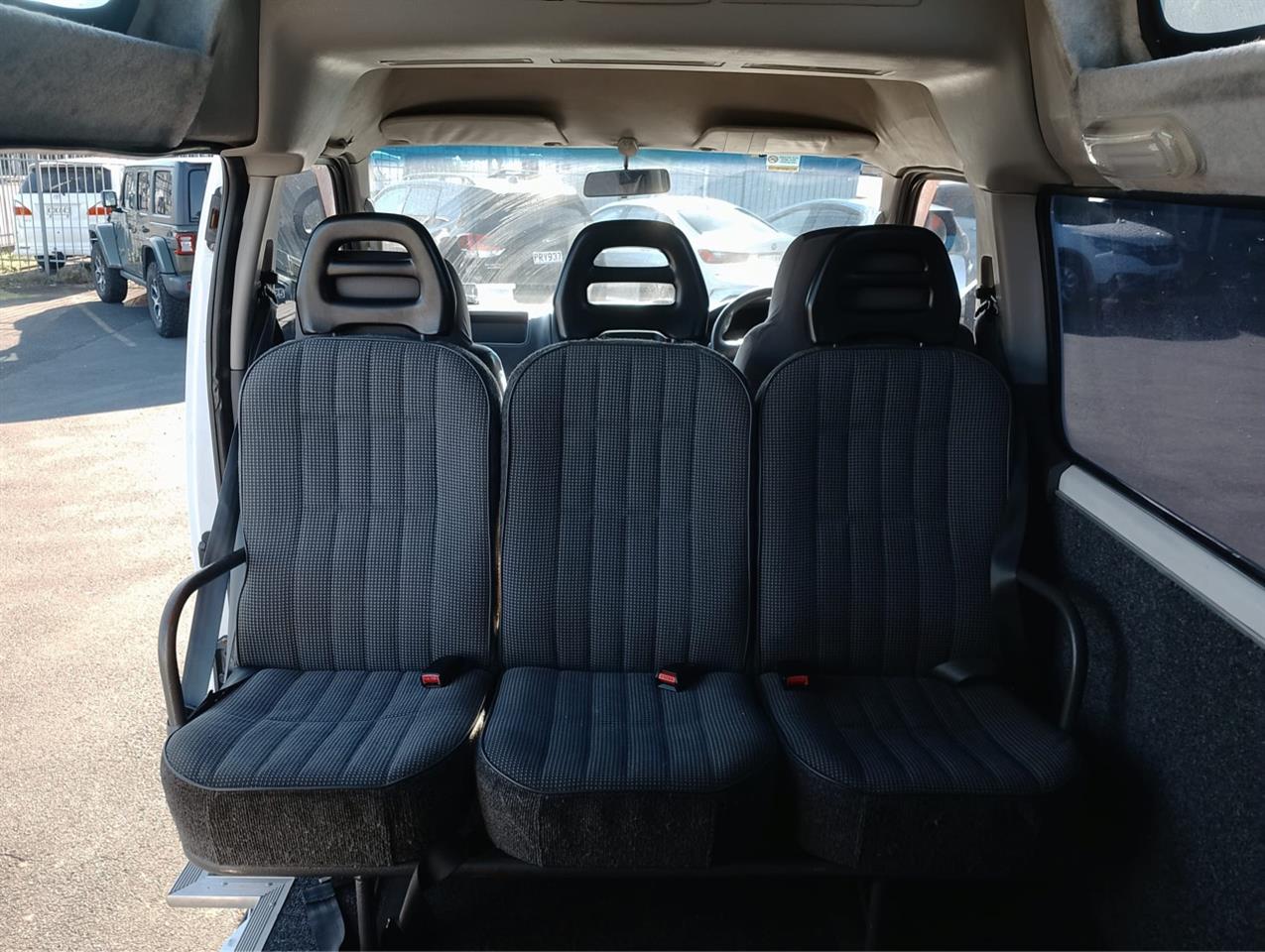 2005 Nissan Caravan
