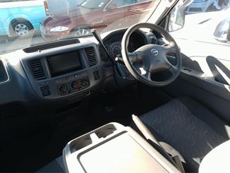 2005 Nissan Caravan - Thumbnail