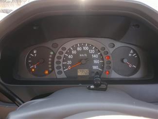 2005 Nissan Caravan - Thumbnail