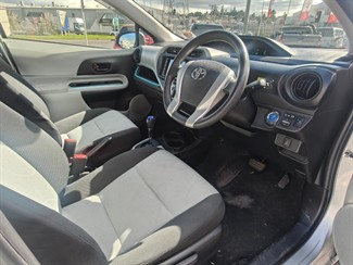 2012 Toyota Aqua - Thumbnail