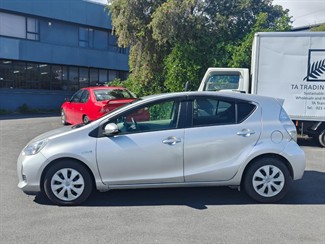 2012 Toyota Aqua - Thumbnail