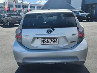 2012 Toyota Aqua - Thumbnail