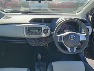 2013 Toyota YARIS - Thumbnail