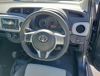 2013 Toyota YARIS - Thumbnail
