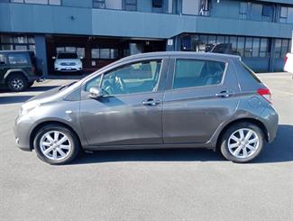 2013 Toyota YARIS - Thumbnail